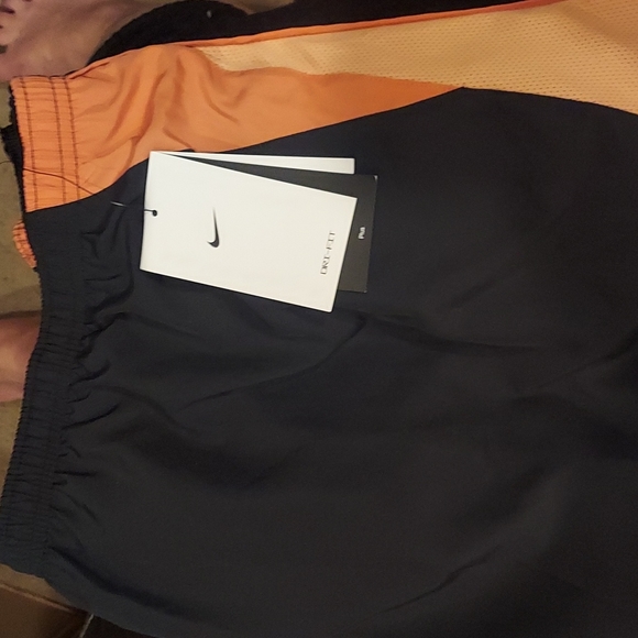PLUS SIZE NIKE RUNNING SHORTS - Picture 1 of 6